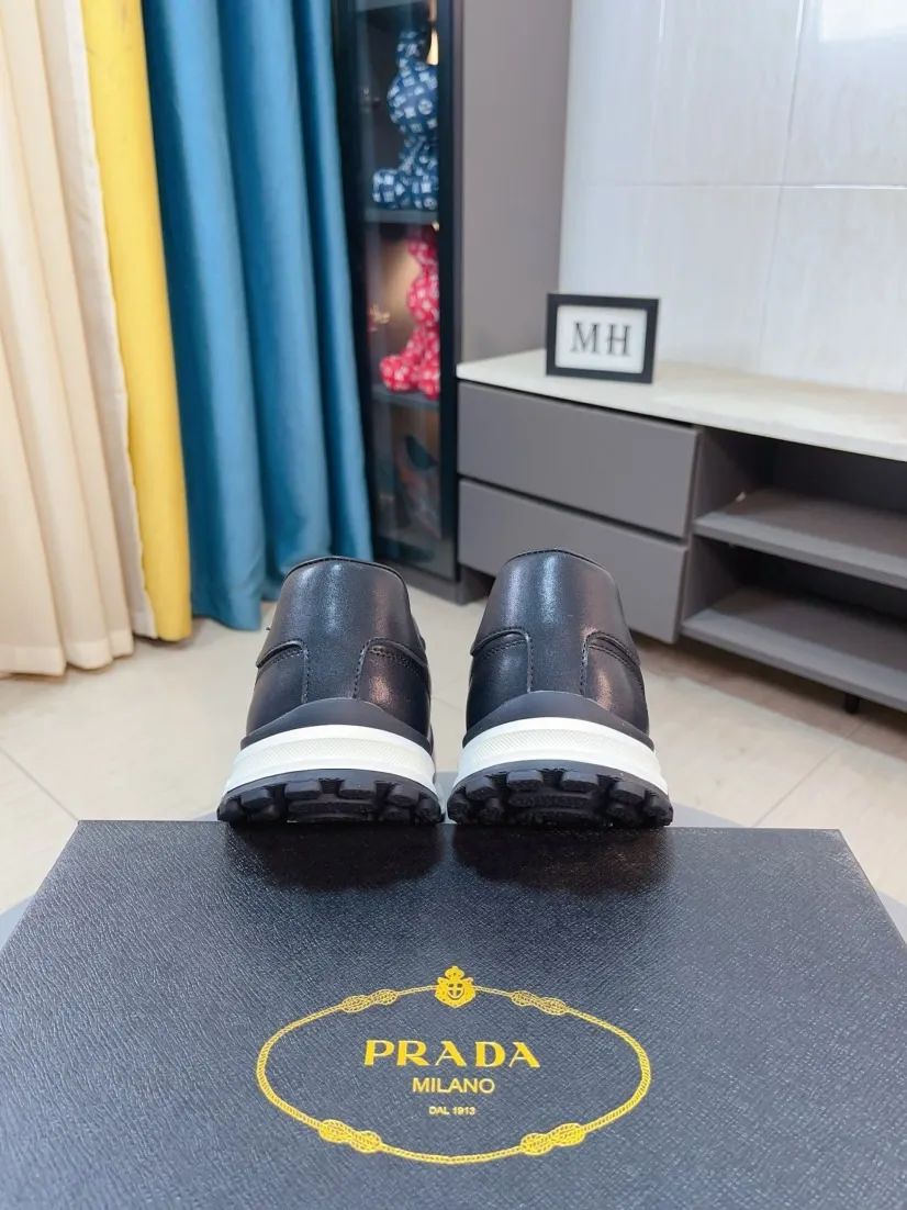 Men's shoes 💰420🌹🌹High-quality new Prada counters are launched simultaneously. The new men's shoes and 😘fabrics are selected from imported mesh and glue-spraying technology. Imported cowhide lining. 👍🏿High-end☄️Open-molded non-slip rubber outsole, exquisite lines, simple and elegant, comfortable and high-end for leisure travel. Code number: 38 to 44